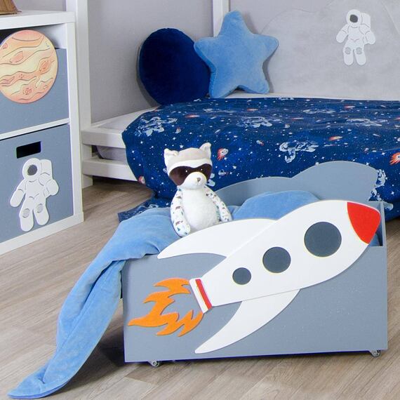 Dřevěný pojízdný box na hračky - raketa, 60 cm, sv. modrý
