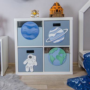 Sada 4 ks dřevěných boxů s planetami Neptun, Uran, Země a s kosmonauatem - do Kallax regálu, modrá